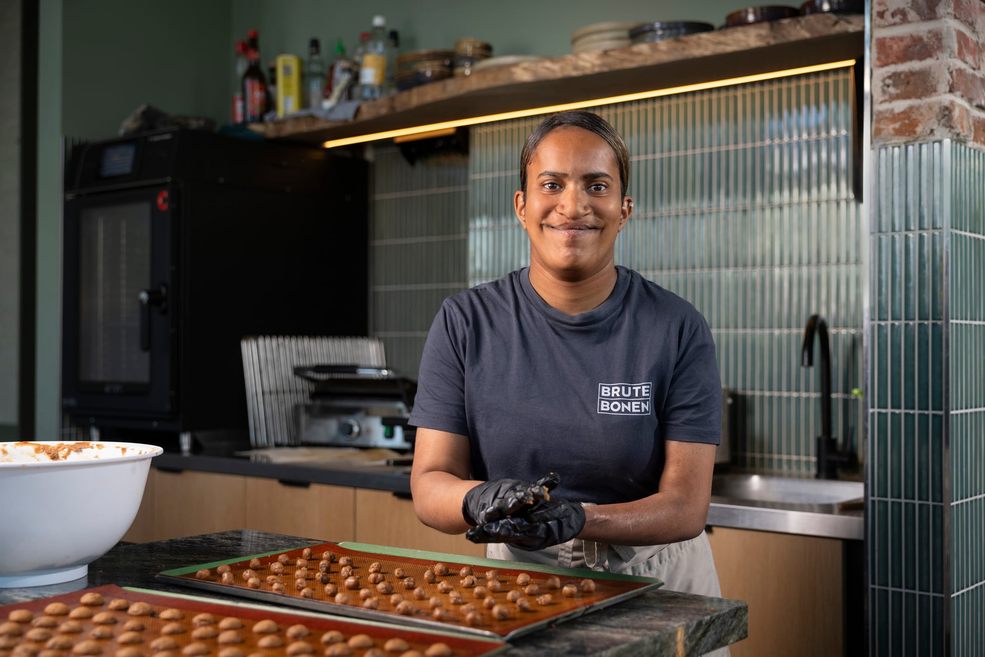 Portret van een van de medewerkers, Bhavana