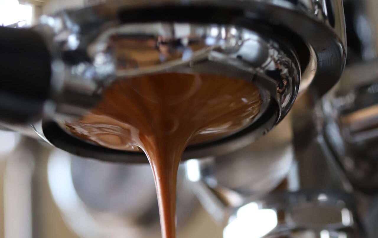 Je bekijkt nu Mijn koffie smaakt zuur. Hoe kan dat?